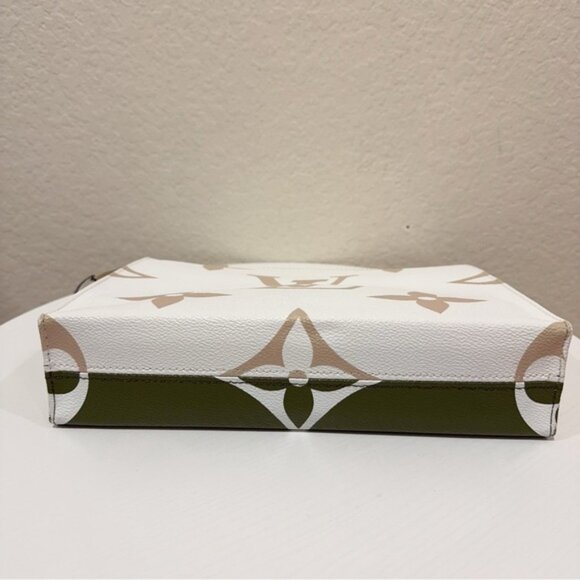 Authentic Louis Vuitton Toiletry Pouch 26 Monogram Giant Khaki Green White - Picture 7 of 16
